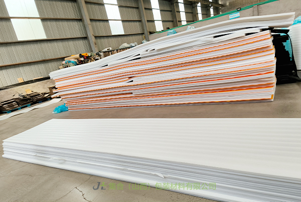 定襄珍珠棉板-珍珠棉源頭生產(chǎn)廠家專業(yè)生產(chǎn)珍珠棉板材、高密度珍珠棉板材、白色珍珠棉板材真材實(shí)料