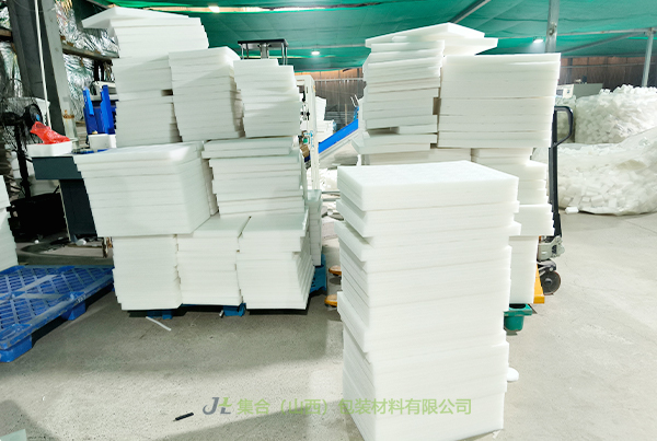 烏蘭察布珍珠棉板材定制廠家-集合包裝專業(yè)生產(chǎn)珍珠棉板材、黑色珍珠棉板材、復(fù)合珍珠棉板材源頭直供