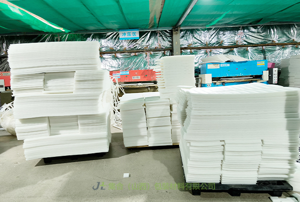 壺關(guān)珍珠棉板材-珍珠棉廠家專業(yè)生產(chǎn)珍珠棉板、高密度珍珠棉板材、復(fù)合珍珠棉板材真材實料