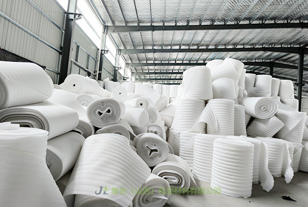 襄汾珍珠棉卷材-集合包裝專業(yè)生產(chǎn)EPE珍珠棉卷棉、珍珠棉保溫卷棉、珍珠棉大棚保溫卷棉高性價(jià)比