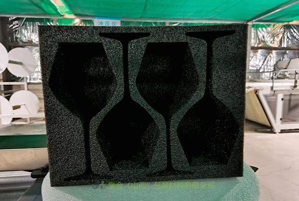 EVA復(fù)合EPE內(nèi)襯, 珍珠棉酒托, 貼絨布珍珠棉內(nèi)襯, 高密度珍珠棉, 高密度EPE珍珠棉, 珍珠棉快遞包裝, 焦作珍珠棉定制廠家