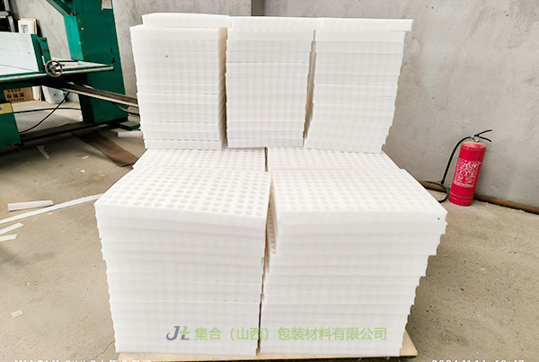 XPE復(fù)合EPE珍珠棉內(nèi)襯, 黑色珍珠棉, 白色EPE板材, 黑色EPE板材, 珍珠棉禮盒內(nèi)襯, 白色EPE珍珠棉, 河南珍珠棉定制